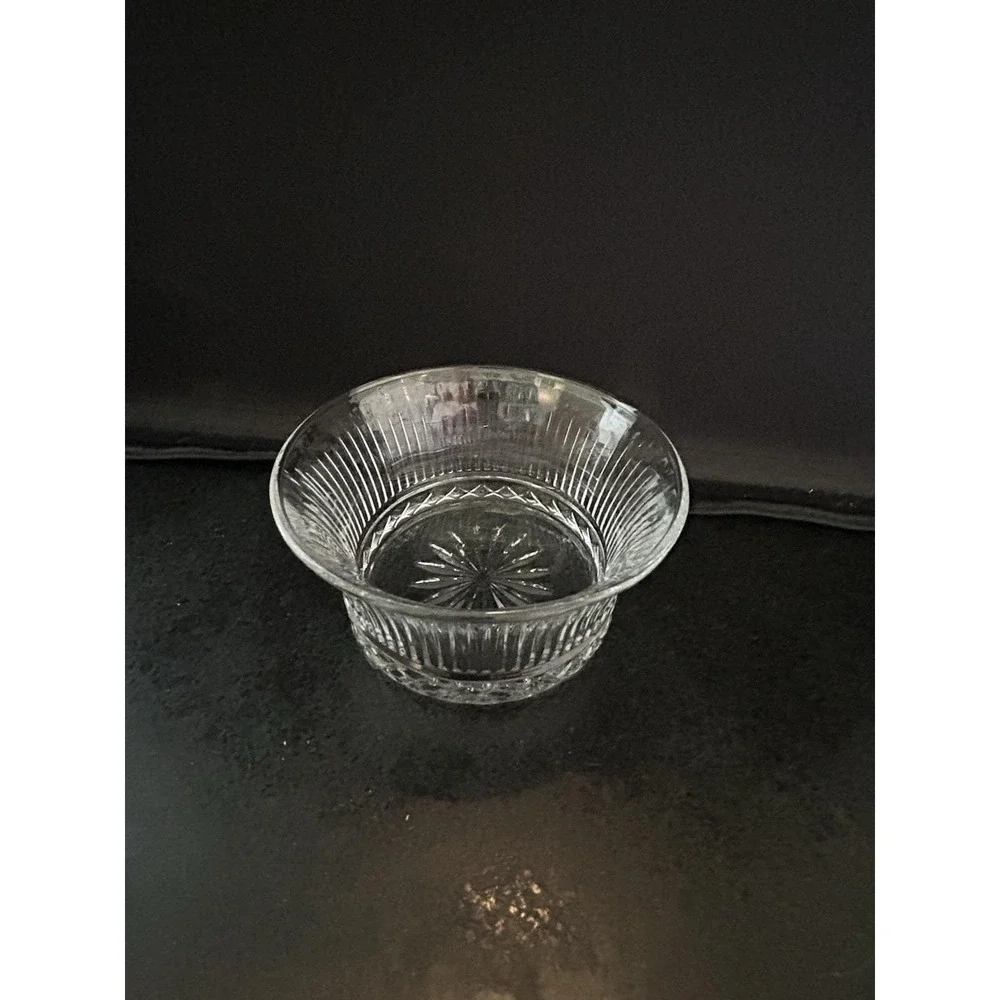 Clear Pressed Glass Starburst Pattern Round Bowl 6 in Dia x 3 in H